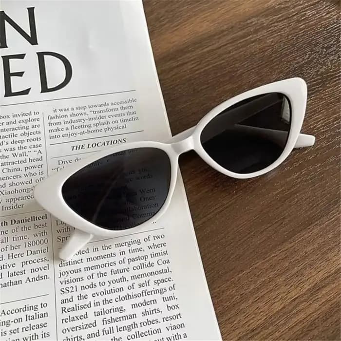 Lunettes de soleil en forme d'oeil de chat