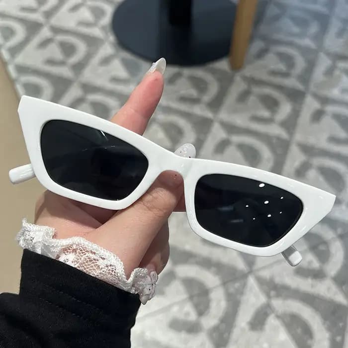 Lunettes de soleil en forme d'oeil de chat