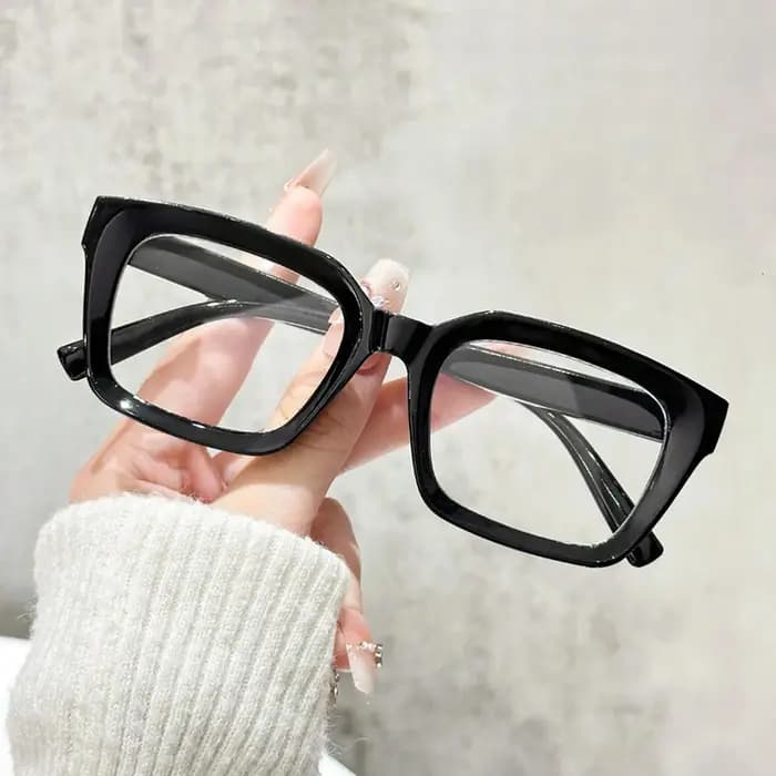 1 paire de lunettes carrées noires à grande monture pour femme, simples, décontractées, sexy, avant-gardistes européennes et américaines, au style décontracté, exquises et polyvalentes, lunettes sans