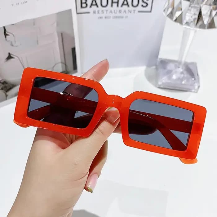 Lunettes de soleil rectangulaires à la mode pour femmes