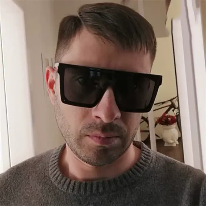 Nouvelles lunettes de soleil à monture épaisse