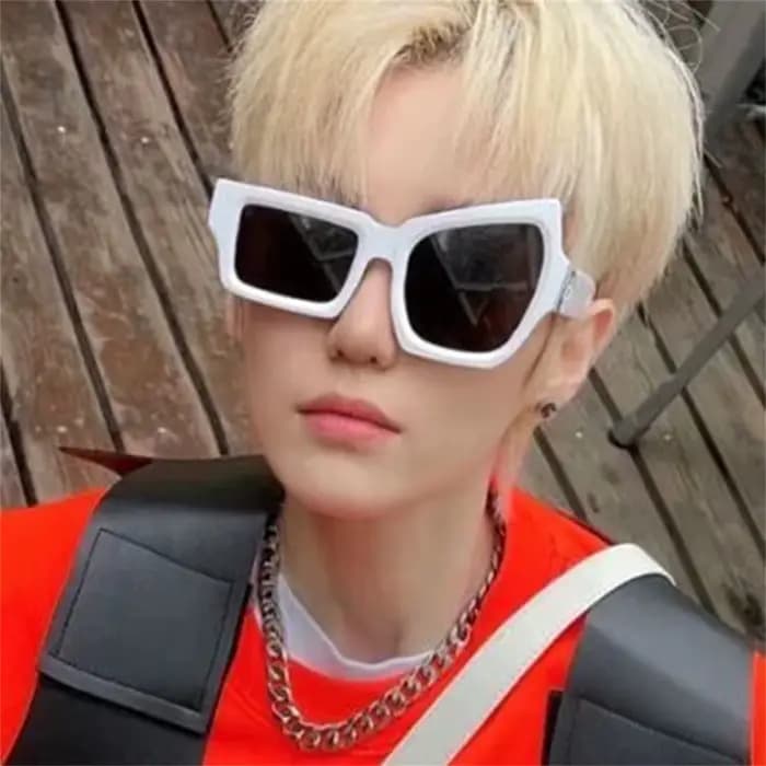 Lunettes Hip Hop tendance amusantes avec sourcils surélevés sur un côté