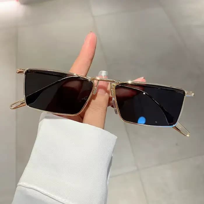 Lunettes de soleil rétro années 90