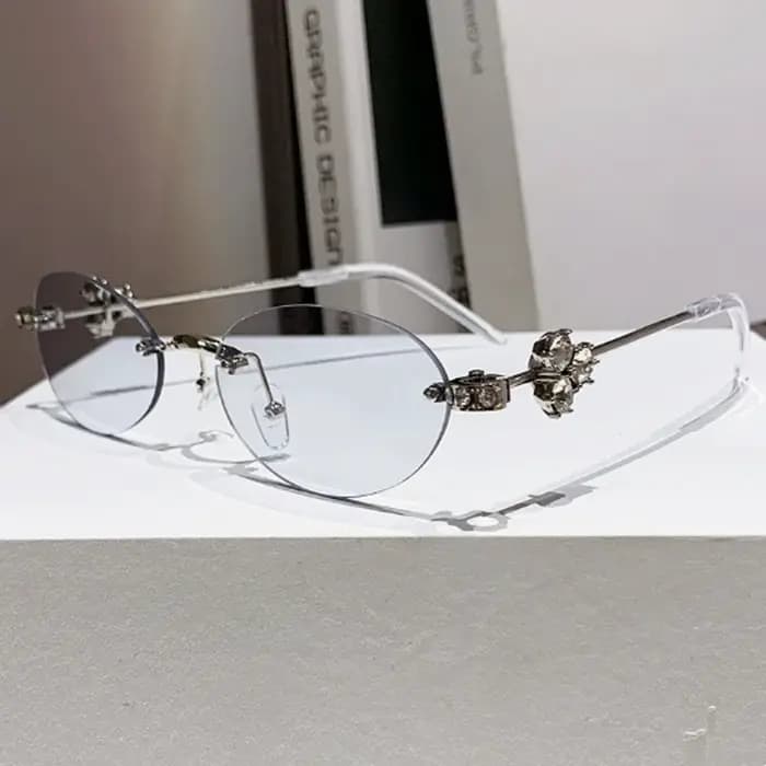 Lunettes sans monture incrustées d'or