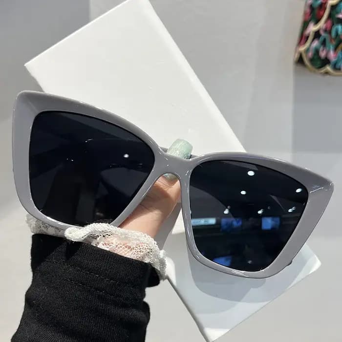 Lunettes de soleil œil de chat tendance pour femmes, lunettes de soleil carrées rétro, nouvelle protection UV400, lunettes de soleil tendance pour l'été