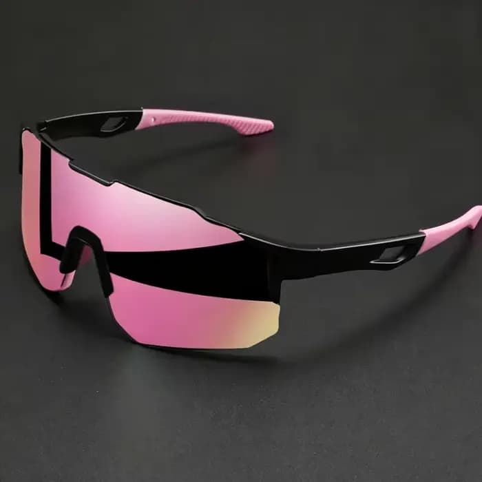 Des lunettes tendance à monture en plastique monobloc