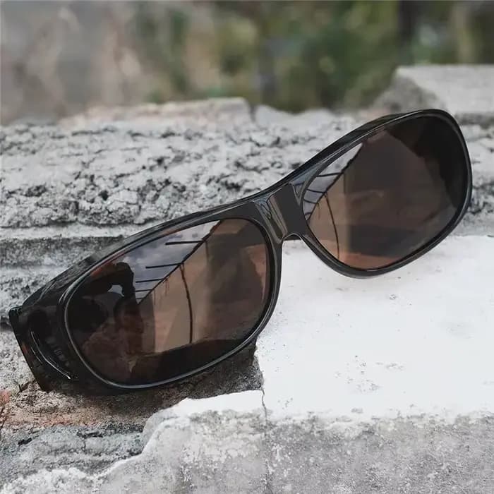 2025 lunettes de soleil polarisées adaptées sur les yeux