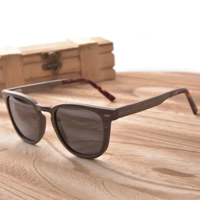 Lunettes de soleil tendance en bois de noyer pour femmes et hommes