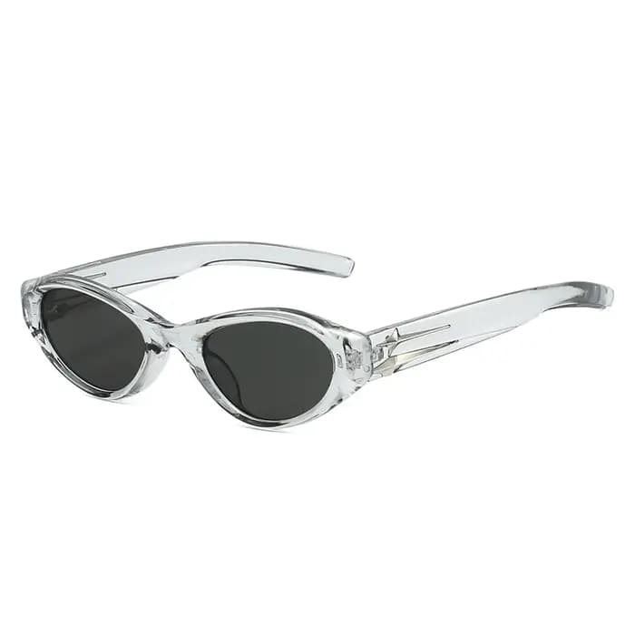 Lunettes de soleil œil de chat noires rétro tendance (détail étoile argentée) – ambiance INS de luxe